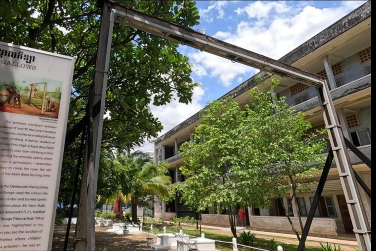 Phnom Penh: City Island Walking Tour, S21 & Killing Fields