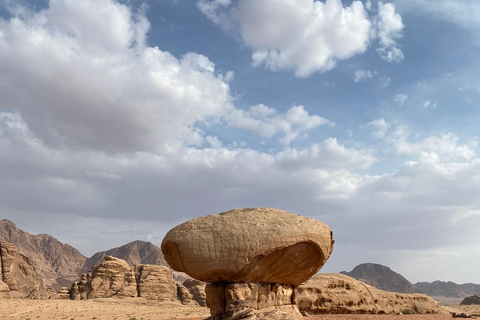 Wadi Rum: Wycieczka jeepem i jedna noc pod gwiazdamiJedna noc pod gwiazdami