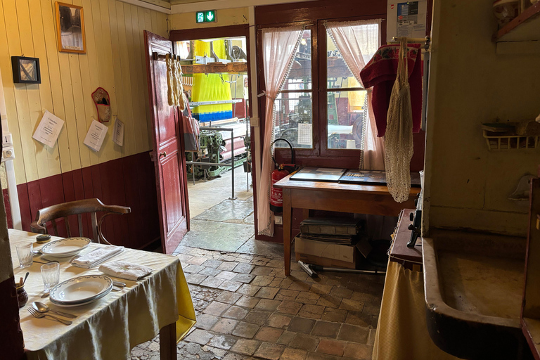 Soierie Vivante's weaving workshops : tours and demos