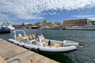 Boat excursion on the Thau Lagoon, Sète, and oyster food tasting