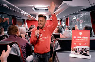 Hamburg: 1,5-stündige Comedy Bus Tour auf Deutsch