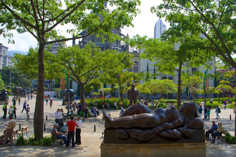 Medellín: City Tour, Botero, Comuna 13 & Metrocable