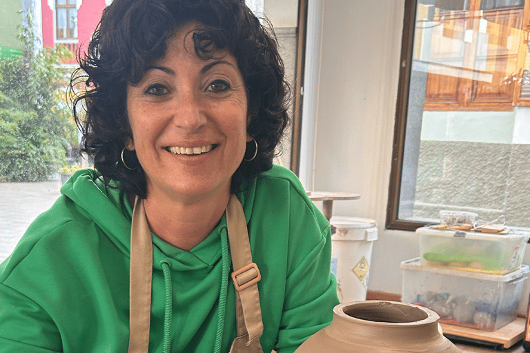 Las Palmas: Pottery Wheel Class with Materials