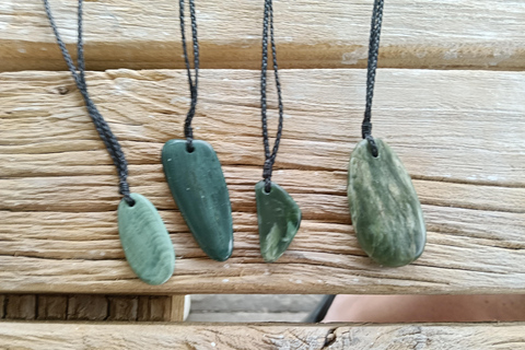 Auckland: Full-Day Jade Carving, Honey Tasting & Wine Tour