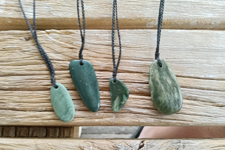 Auckland: Full-Day Jade Carving, Honey Tasting & Wine Tour