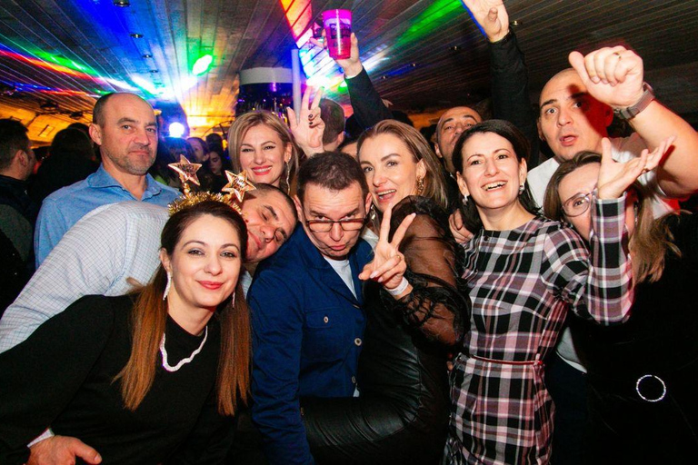 Budapest: New Year Boat Party Cruises with Unlimited DrinksSip &amp; Sail New Year&#039;s Day Premium Package