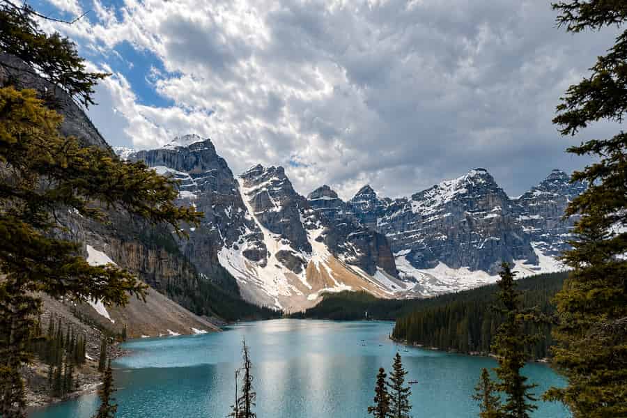 Von Edmonton: Tagestour zum Moraine Lake, nach Lake Louise und Banff. Foto: GetYourGuide