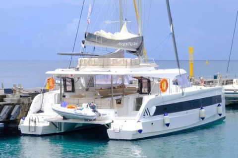 Santa-Giulia: Day at Sea Discovering the Far South by Catamaran Santa Giulia: Day at Sea Discovering the Far South by Catamaran