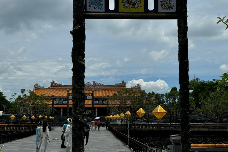 Desde Da Nang: Ciudad imperial de Hue con el paso o los túneles de Hai VanDesde Da Nang: Exploramos Hue Imperial con los túneles de Hai Van