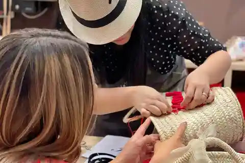 Crie e crie uma bolsa de ráfia em Valência