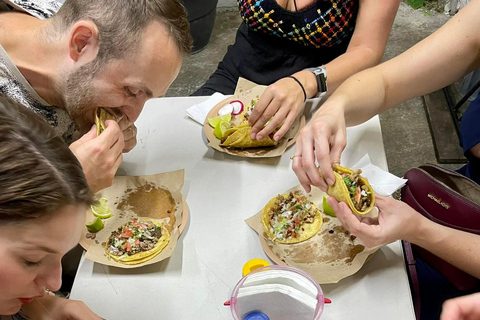 Natt Tacos &amp; Marquesitas med en Cancún-infödd