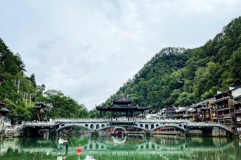 Zhangjiajie: Furong & Fenghuang 2-Day Tour with Boat Ride Small Group (4 people)