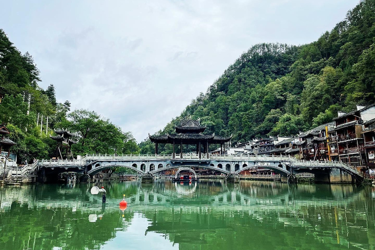 Zhangjiajie: Furong & Fenghuang 2-Day Tour with Boat Ride Small Group (4 people)