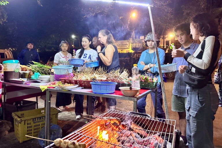 Luang Prabang Visite culinaire du soir en tuktuk
