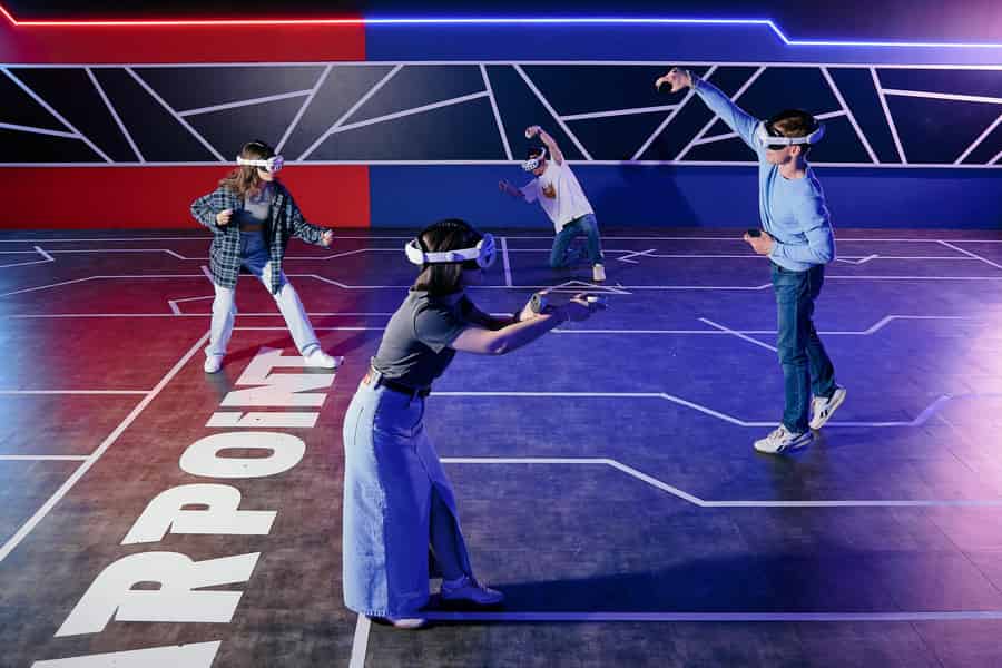 Berlin-Tegel: 60 Min VR-Arena Erlebnis + 1 VR-Attraktion (Mo–Do). Foto: GetYourGuide Berlin-Tegel: 60 Min VR-Arena Erlebnis + 1 VR-Attraktion (Mo–Do). Foto: GetYourGuide
