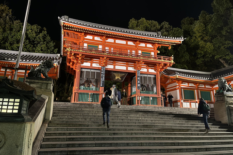 Kyoto : visite nocturne à pied du quartier de Gion pour 7 personnes maximumKyoto : visite en petit groupe du quartier de Gion à pied.