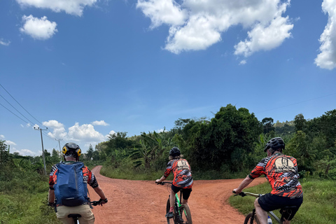 Kampala: Mountain Bike Tour - 3 hours 4 hrs MTB Bike tour across lake Victoria peninsula