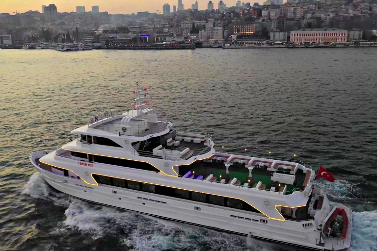 Estambul: crucero con cena por el Bósforo y espectáculo con mesa privadaCena y Bebidas Alcohólicas Ilimitadas con Traslado Hotel