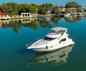 Miami Beach: 48 Foot Private Yacht Rental