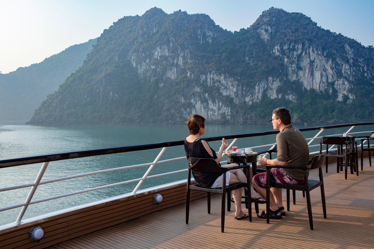 Vanuit Hanoi: Bezoek Ha Long Bay 3 dagen met een 5-sterren cruiseGroepsreis