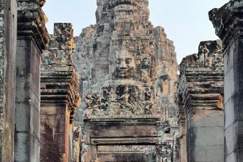 Siem Reap: Small Group Tour 1 day at Angkor with sunrise Small Group Tour in Spanish