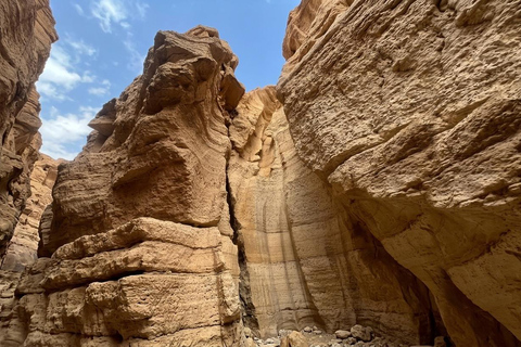 Riyadh: Owl Cave Hiking Adventure at King Khalid Reserve