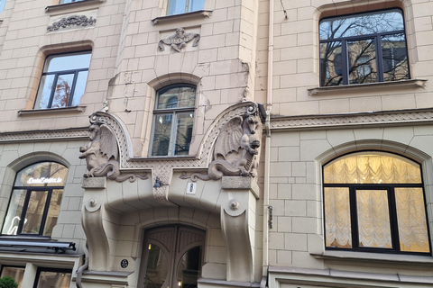 Riga: Art Nouveau Tour with Hat Wearing