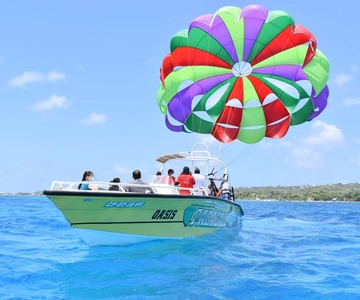 SAN ANDRES: PARASAIL-FLY OVER THE SEA OF 7 COLORS