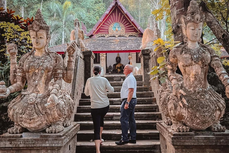 Chiang Mai: Doi Suthep Night Tour with Monk Blessing