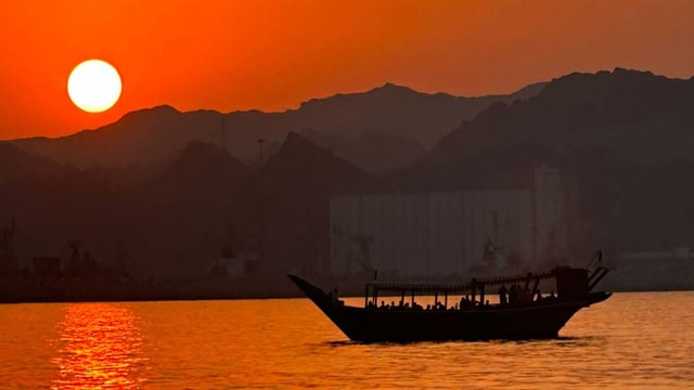 Muscat: Sunset Traditional Omani Dhow Cruise