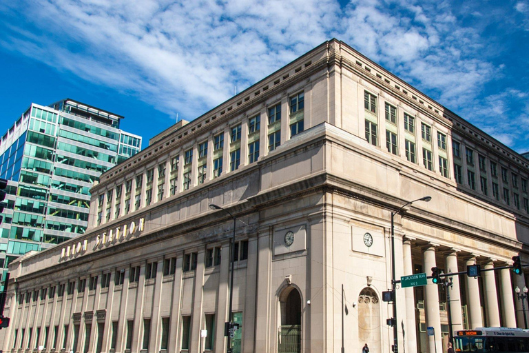 Chicago: Small Group ICONIC Landmarks & Skyline City Tour
