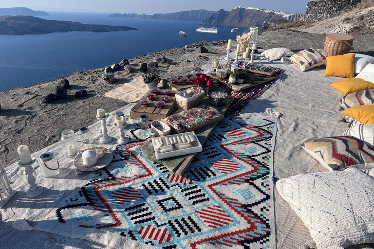 PicNic al tramonto poco affollato di Santorini