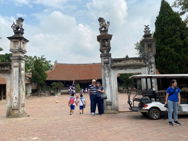 Ancient Treasures: Private Duong Lam & Van Phuc Village Tour