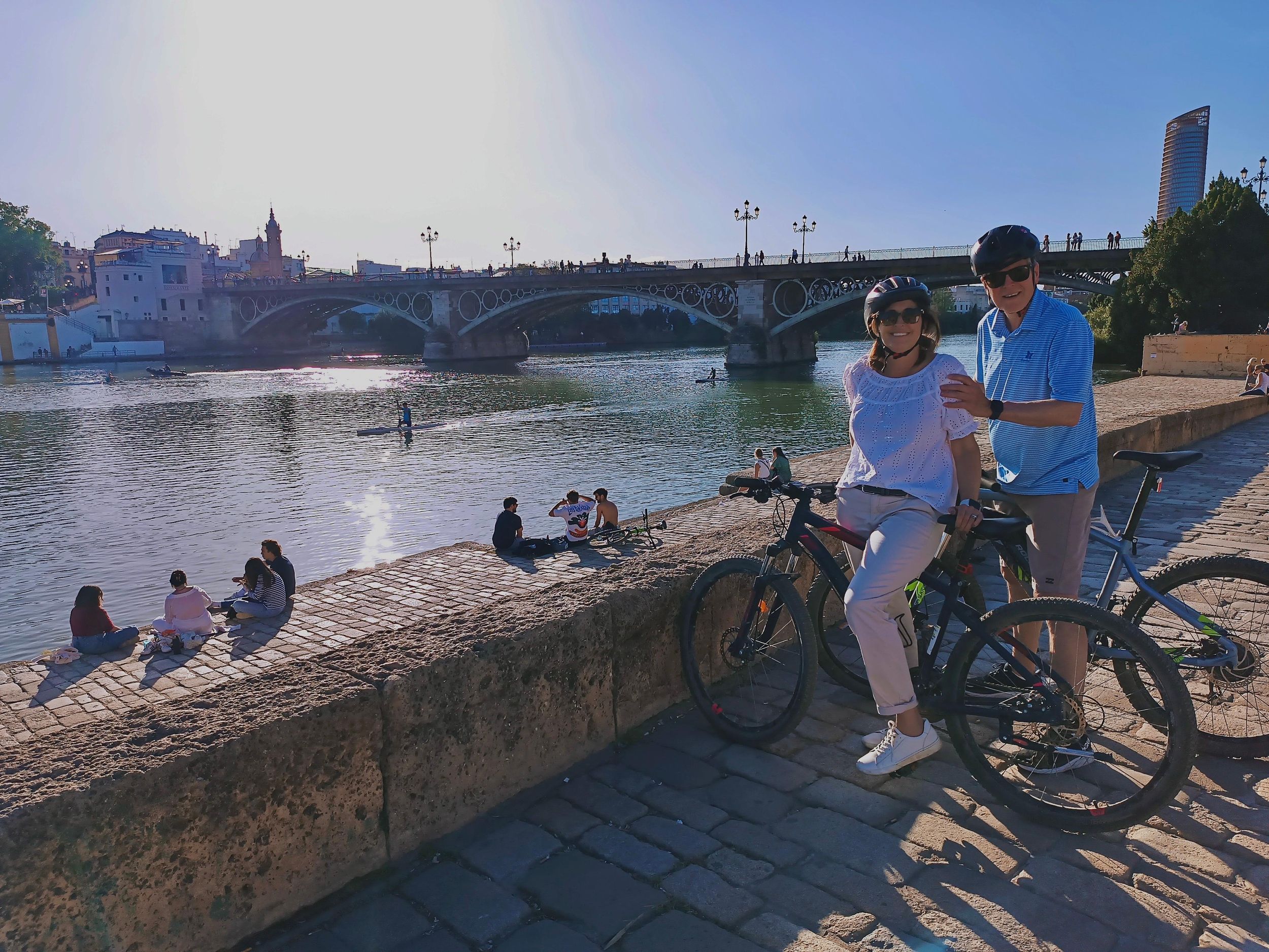 Tour Privado en bici con Visita Guiada Alcázar sin ticket