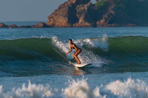 Cam Ranh: 1.5-Hour Surf Lesson + Gear Included - Image 2