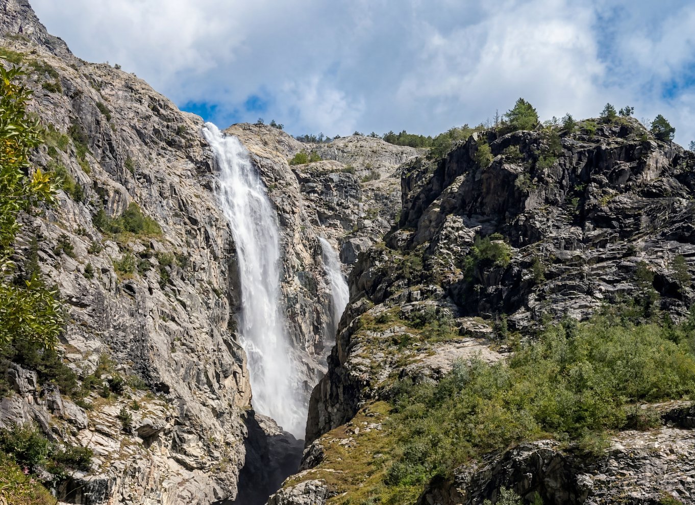 Mestia: Guidet vandretur til Mazeri-vandfaldet med transport