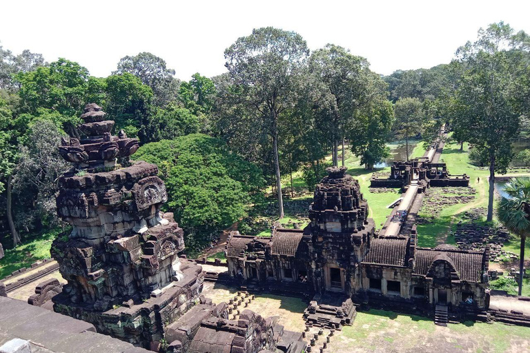 Siem Reap: Angkor Wat and Banteay Srei Temple Day Tour