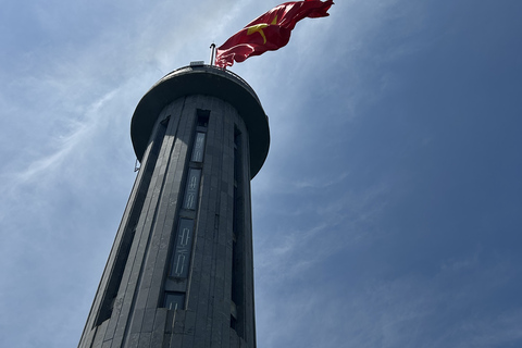 Tour di 4 giorni dell&#039;anello di Ha Giang con notte extra e pick-upTour in CABINA INDIVIDUALE DORME