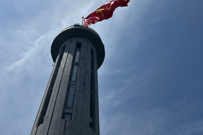 Tour di 4 giorni dell&#039;anello di Ha Giang con notte extra e pick-upTour in CABINA INDIVIDUALE DORME