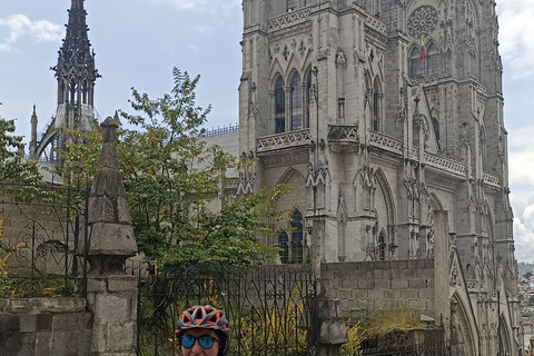 Quito : visite à vélo à 360Quito : Tour à vélo à 360º (petits groupes)