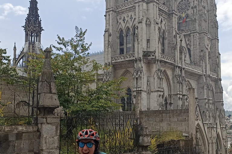 Quito : visite à vélo à 360Quito : Tour à vélo à 360º (petits groupes)