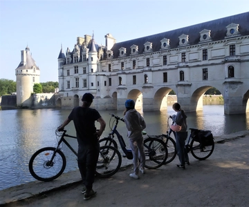 Chenonceau : balade guidée en bicyclette électrique et déjeuner pique-nique vin et fromage