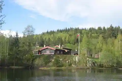 Oslo: Lokal skogsstuga, färska bakverk och bad i sjö
