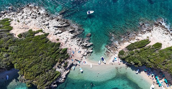 Saranda-Ksamil Private Boat Tour: Pigeon Cave, Mirror Beach