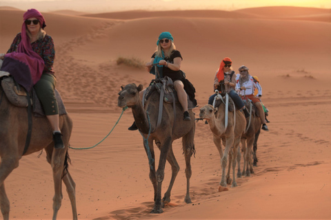 Desde Tánger : 4Días de excursión por el desierto pasando por Chefchaoun y fesDesde Tánger : 4Días por el desierto pasando por Chefchaoun y fes