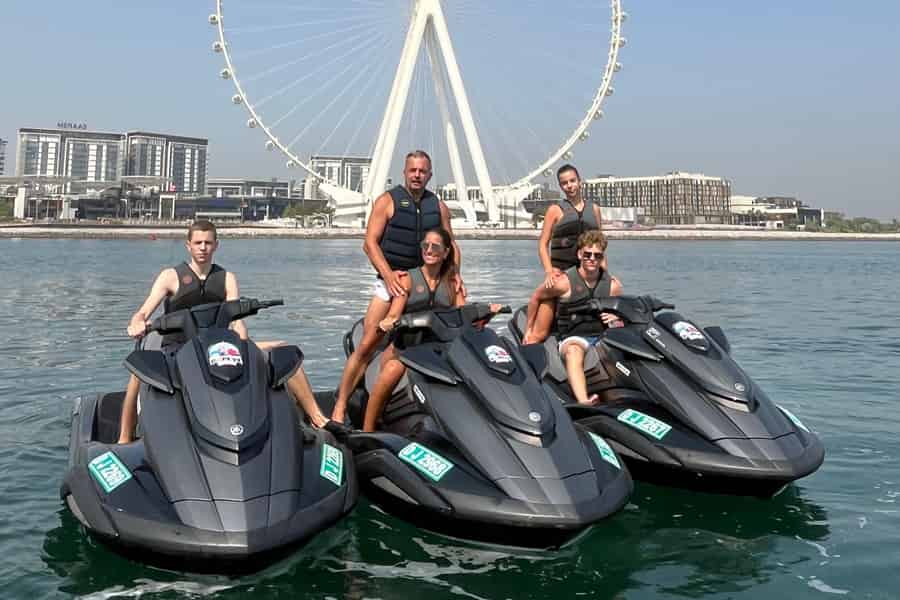 Dubai: Jetski-Tour mit Blick auf das Atlantis Hotel und den Burj al Arab. Foto: GetYourGuide Dubai: Jetski-Tour mit Blick auf das Atlantis Hotel und den Burj al Arab. Foto: GetYourGuide