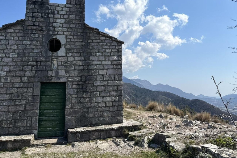 Tivat: Gornja Lastva Hike with a Traditional food Picnic