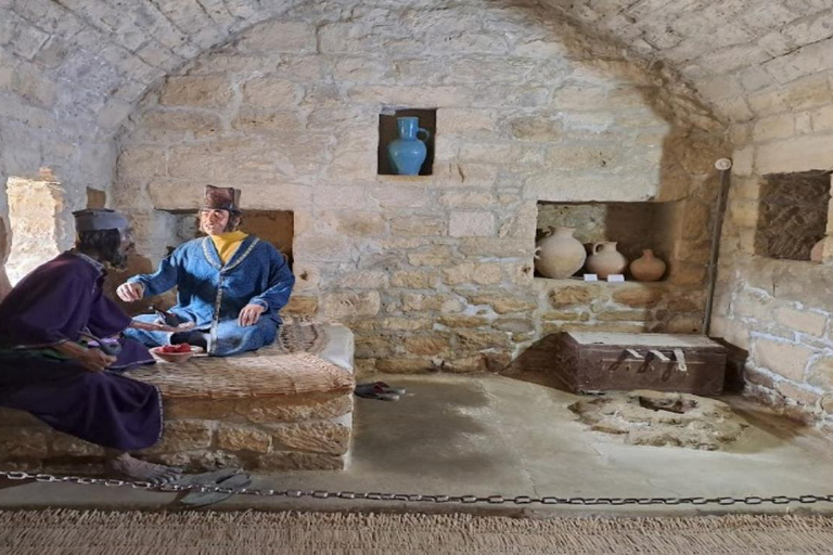 From Baku: Ateshgah Fire Temple and Yanar Dag Tour