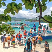 Boracay: Island Hopping & Snorkeling Tour with Buffet Lunch
