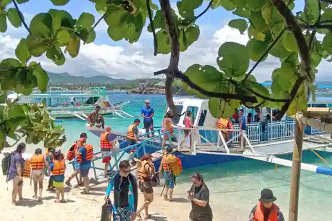 Boracay: Öluffning med Crystal Kayak & dykning med hjälm